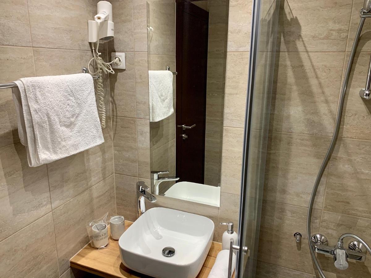 Motel Kiwi Grude 外观 照片