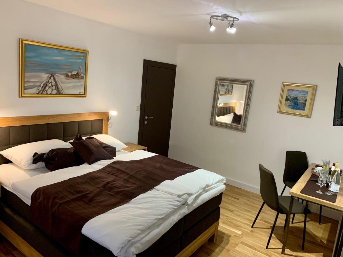 Motel Kiwi Grude 外观 照片